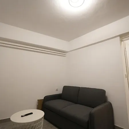 Apartment The Extravagant In Pagkrati, Near Stadium Athens