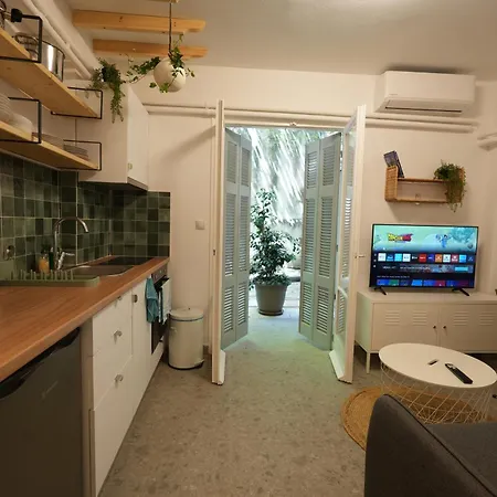 The Extravagant In Pagkrati, Near Stadium Apartment *