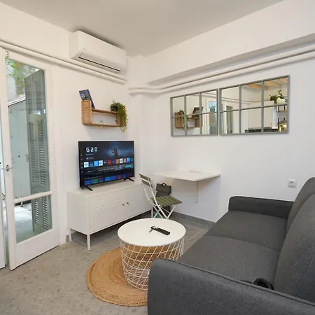 The Extravagant In Pagkrati, Near Stadium Apartment